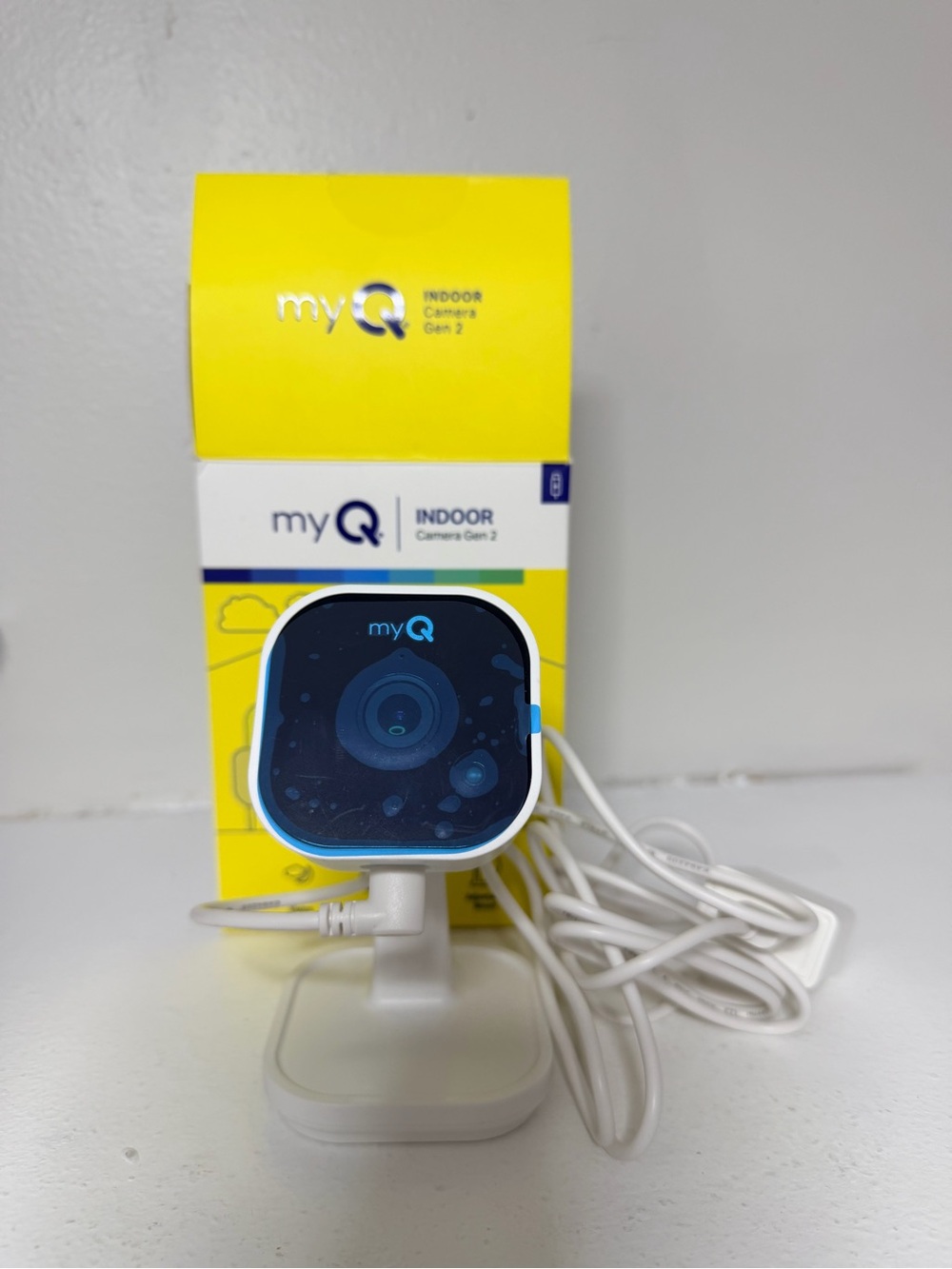 Indoor Camera Gen 2 - White with Blue Trim